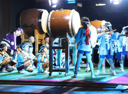 行灯や太鼓で恵みに感謝　御霊大祭