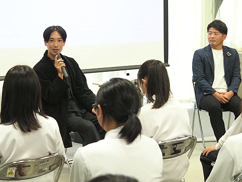先輩から語る「なりたい自分」　夜久野学園の中学生がＩＴ社長とデザイナーにキャリア学ぶ