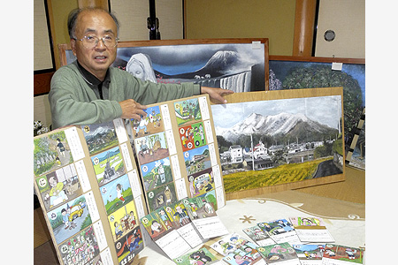 段ボールに絵を描き続けて15年　綾部市のグンゼ博物苑で「段ボール画展」  報恩寺の野田恒幸さん