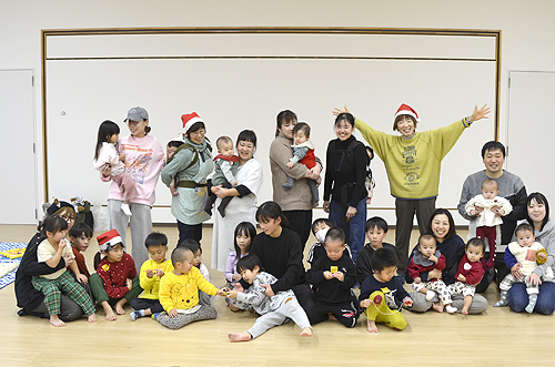 双子とその親らが交流　悩み話し合える関係築く　桃映公民館でクリスマス会