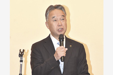 まちの発展へ組織力発揮を　市の仕事始め式で大橋市長が訓示