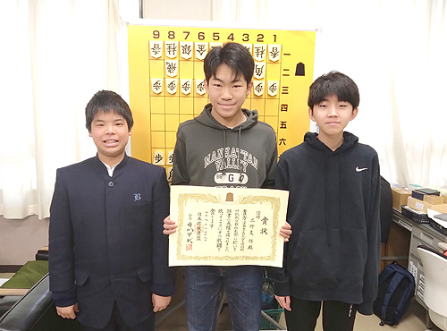 将棋の京都府・支部対抗戦　初出場の中高生3人が優勝　西日本大会への切符獲得