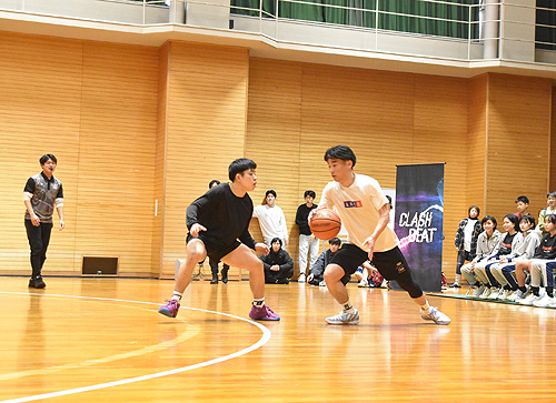 初の府予選　バスケ1対1最強決定戦　緊迫の試合で盛り上がる　三段池公園総合体育館で