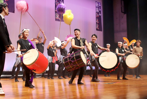 伝統の音色で感謝伝える 淑徳高校和太鼓部、3年生卒業コンサート