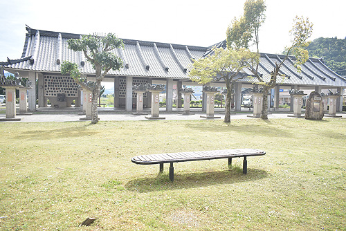 鬼瓦公園クリーンアッププロジェクト　清掃やベンチの塗装など、市民に参加呼びかけ