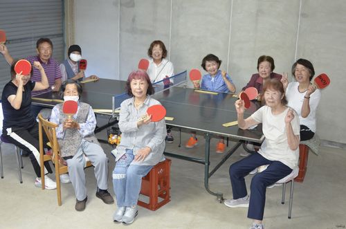 毎週木曜は車庫が笑顔のサロン　上野卓球カフェで70代～90代いきいき