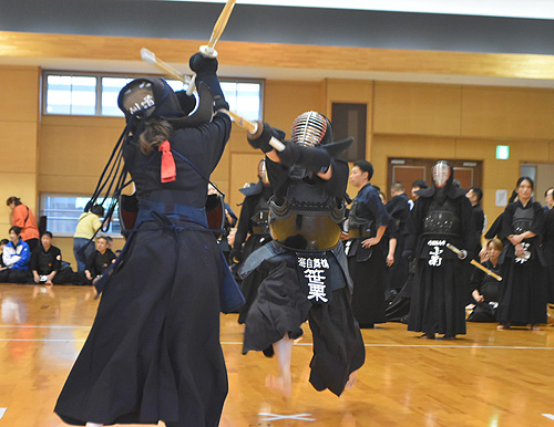 女子の「優勝杯」を新設　初代王者懸け激しい攻防　福知山剣道大会