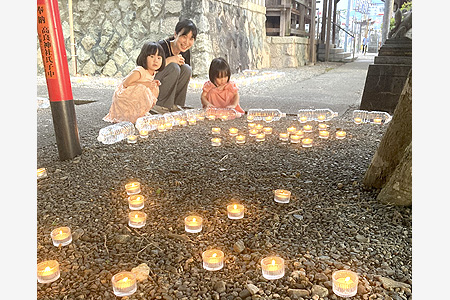 320個のろうそく揺らめく境内　大祭に向け、髙良厄除神社で試験点灯