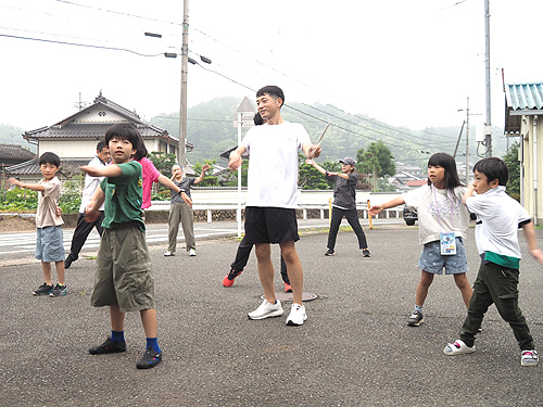 夏休みの朝に集うラジオ体操、4年ぶりに復活　子どもから高齢者まで参加