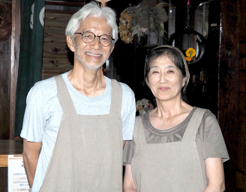 夜久野町栗尾にカフェ開店　二拠点生活の澤井さん夫婦「地域の憩いの場に」