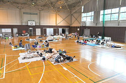 夏場の避難所生活に課題－体育館に空調設備なし　今年度から順次整備へ