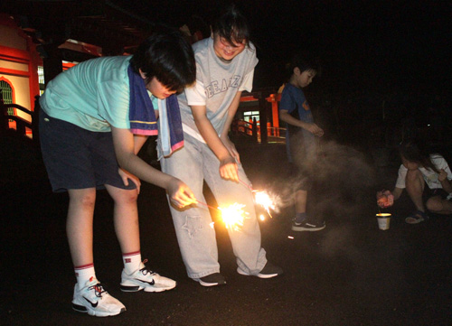「年下の子どもたちに夏の思い出を」　高校生2人で花火大会　天津地区から30人集まる