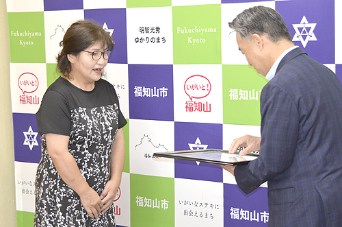 クビアカツヤカミキリ「早期発見に貢献」被害情報提供者に市から感謝状