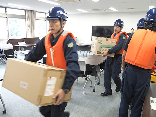 有事に備え機能移転訓練　庁舎浸水想定し公立大へ資材搬入、設置など手順を確認