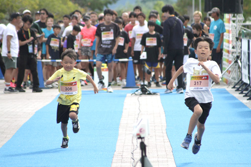 三段池でスポーツの秋満喫　お笑い芸人など招き活気　福知山フェスタ