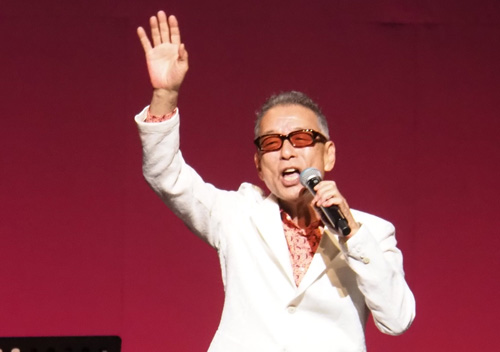 トークに笑い 名曲に歓声、円広志さんがライブ　文化協会創立80周年記念事業