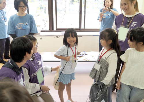 小学生が大学生と防災学ぶ　災害への備えなど確認
