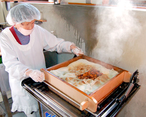 手間ひまかけた昔ながらの味 栃餅