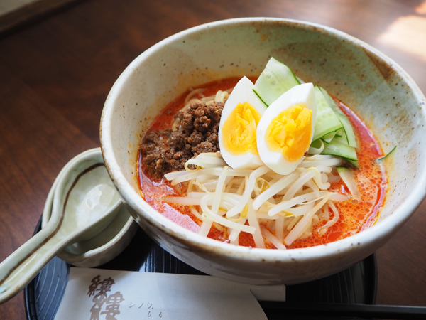 涼を食べる　冷たい麺