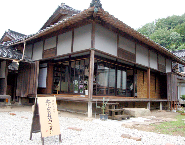 本は人生のおやつです!!　本好き店主が作った本好きのための本屋さん