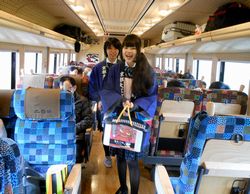 列車内で駅弁を販売