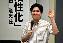 講演する磯田さん